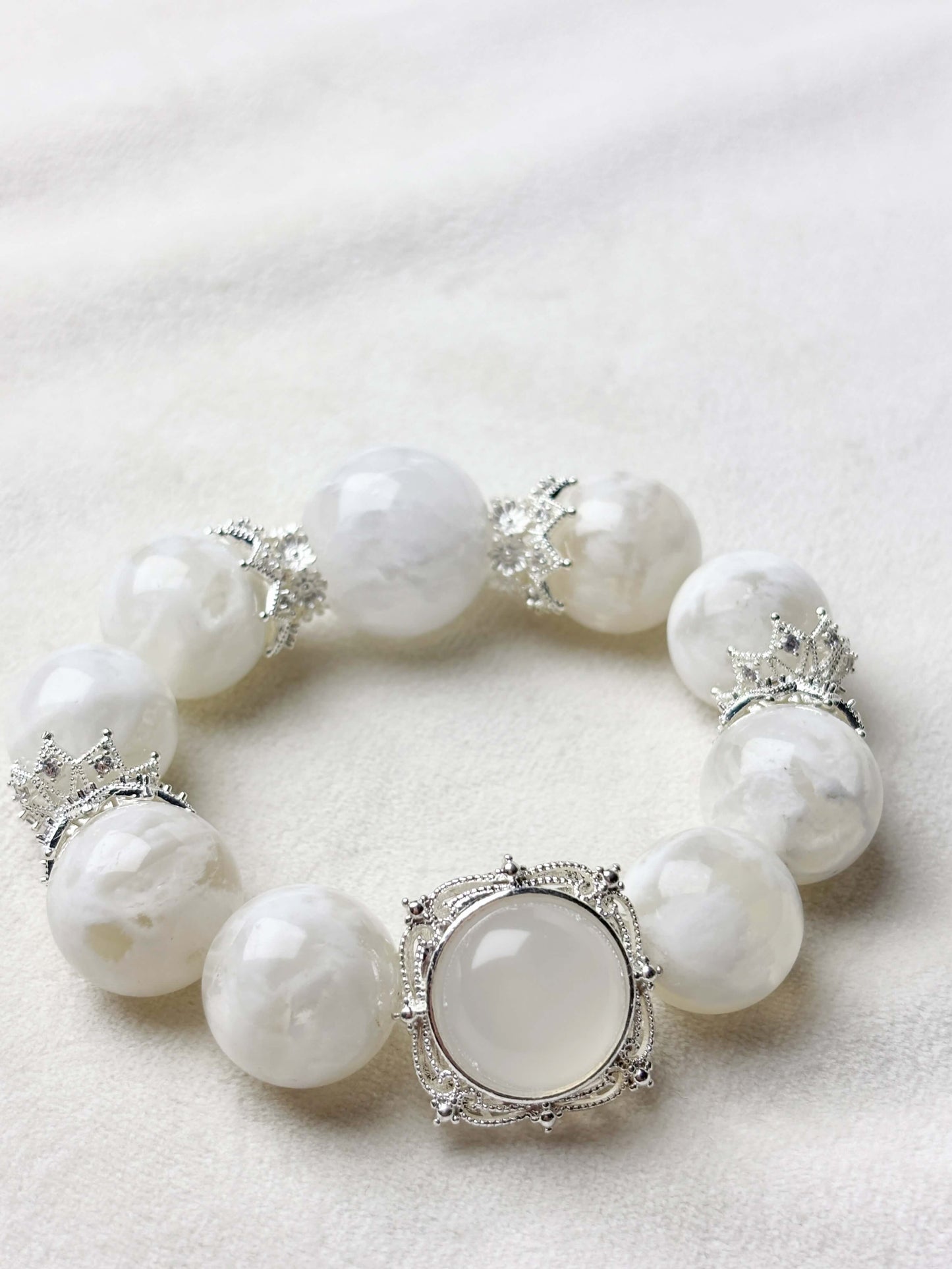 Snow White – Spiritual Purity & Protection Crystal Bracelet (Snow Phantom Quartz)