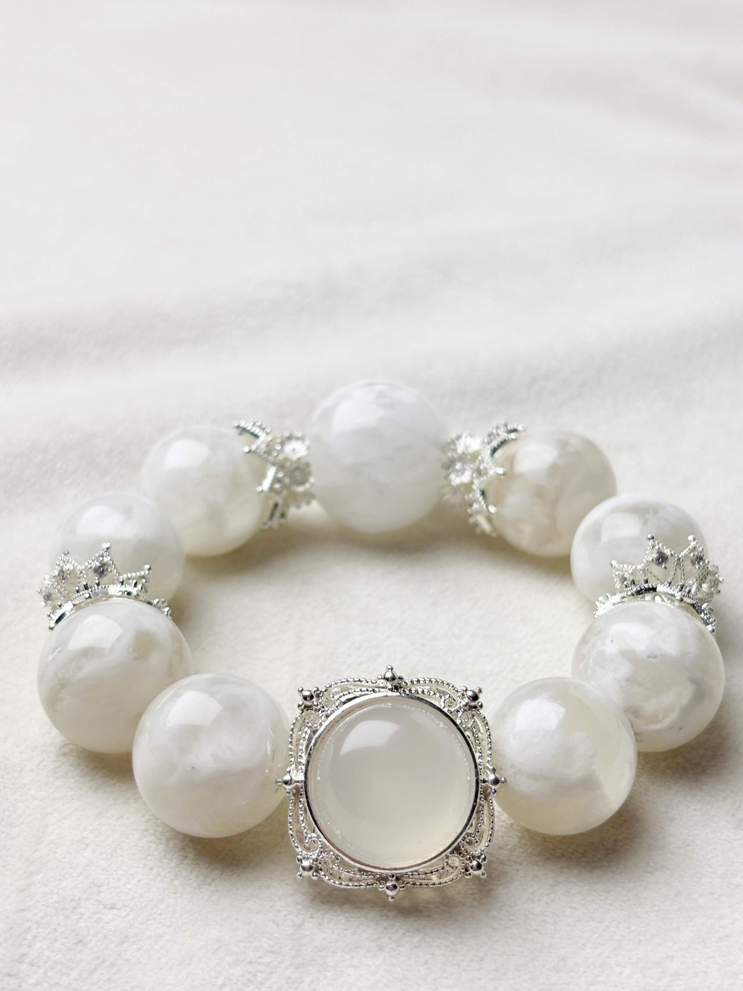 Snow White – Spiritual Purity & Protection Crystal Bracelet (Snow Phantom Quartz)