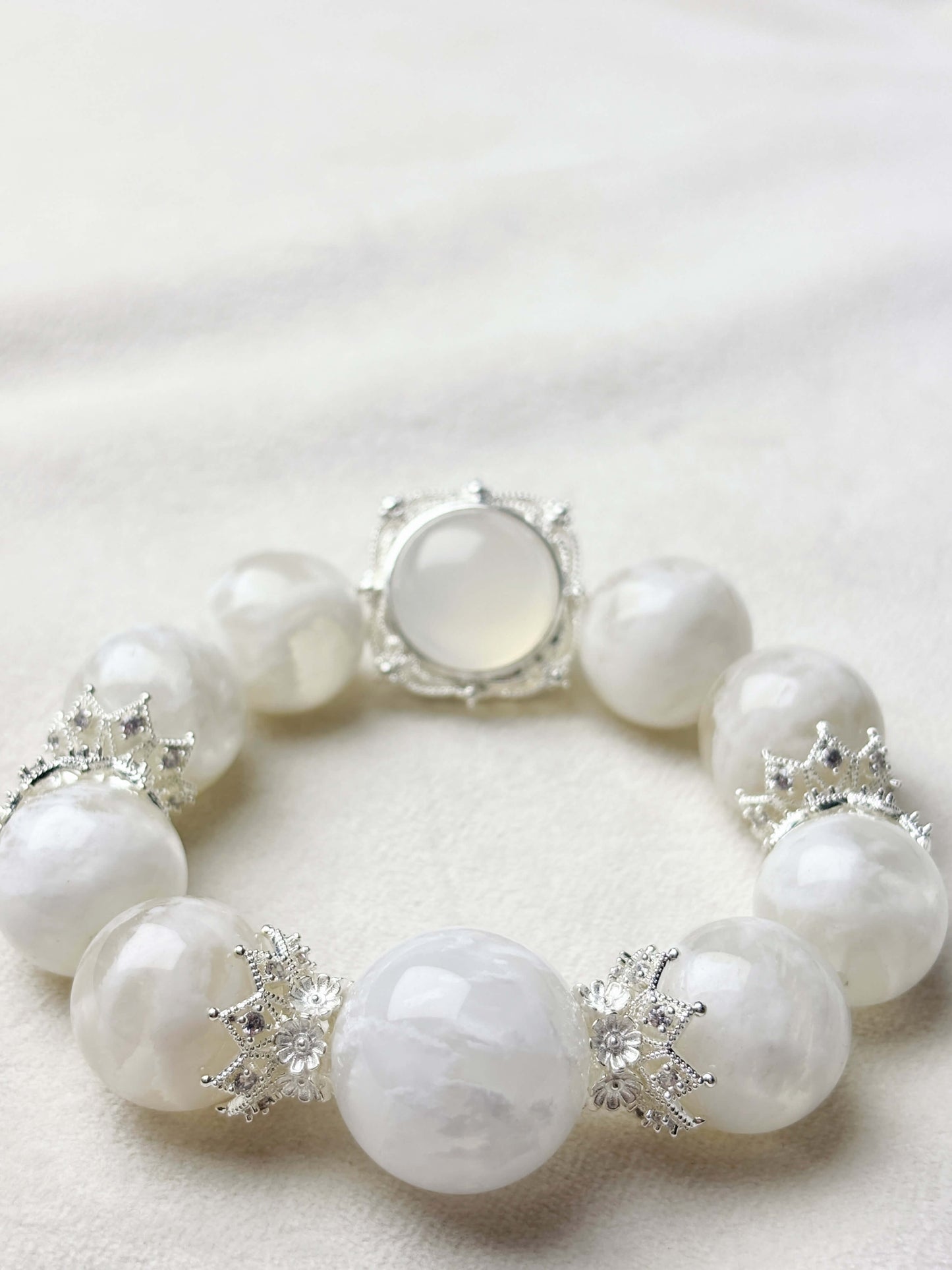 Snow White – Spiritual Purity & Protection Crystal Bracelet (Snow Phantom Quartz)